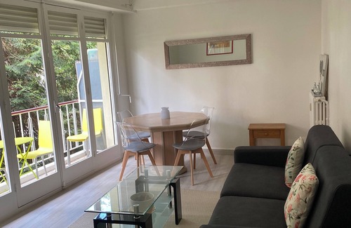 Cros-de-Cagnes Apartment | Cros de Cagnes-sur-Mer building facing the sea