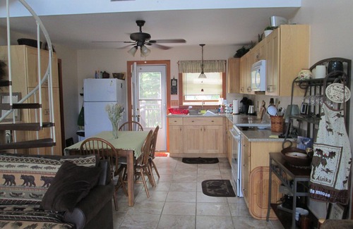 Woodford Cottage | Cross Country Ski? Downhill? Prospect and Mt nSnow. Winter wonderland book now.