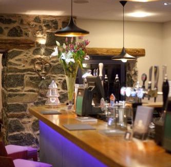 Dolgellau House | Cross Foxes - Bar Grill Rooms