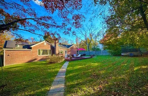 Croton-on-Hudson House | Croton Calm Retreat! 3-bedroom house withe hot tub in Croton-on-Hudson.
