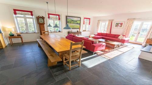 Georgeham House | Crowborough Farm - Impressive & Sophisicated home surrounded by unspoilt countryside in Georgeham - Dog Friendly, sleeps 14