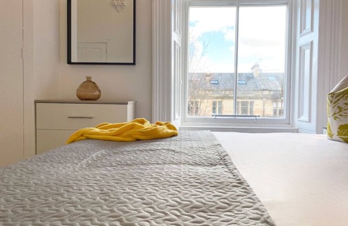 North West Apartment | Crown Apartments 12 -Comfortable apartment in Glasgow's trendy westend
