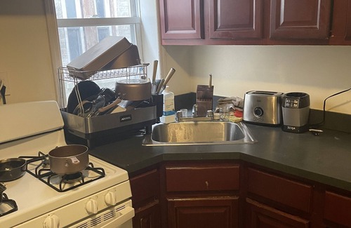 Crown Heights Apartment | Crown heights Apt. Close to transportation to and from the city