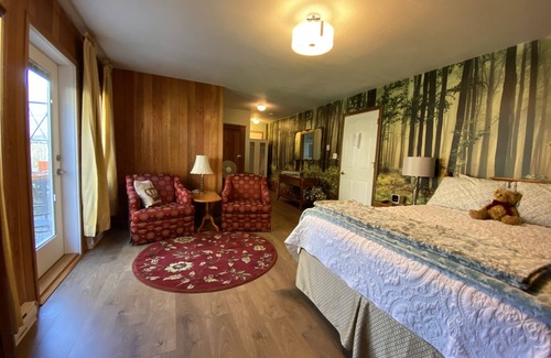Lake Cowichan Bed & Breakfast | Crown House Bed & Breakfast