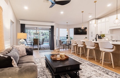 Crown Pointe House | Crown Pointe Home w/heated pool, updated kitchen & baths.minutes to downtown & beaches!