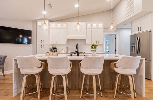 Crown Pointe House | Crown Pointe Home w/heated pool, updated kitchen & baths.minutes to downtown & beaches!