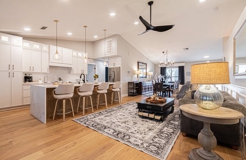 Crown Pointe House | Crown Pointe Home w/heated pool, updated kitchen & baths.minutes to downtown & beaches!