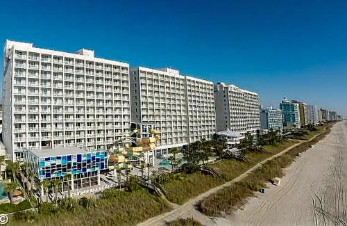 Myrtle Beach Hotel | Crown Reef Beach Resort and Waterpark