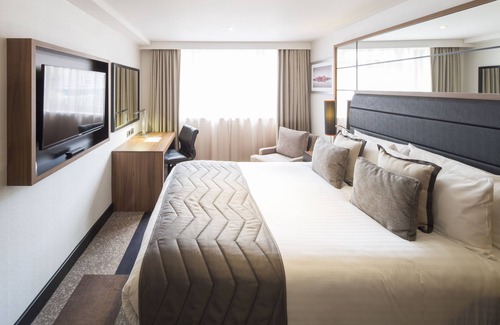 Seer Green Hotel | Crowne Plaza Gerrards Cross by IHG