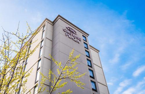 Elizabeth Hotel | Crowne Plaza Newark Airport by IHG