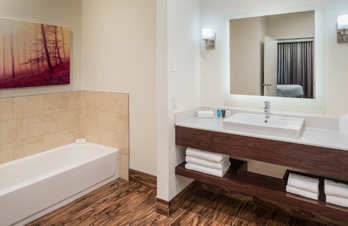 Springfield Hotel | Crowne Plaza Springfield by IHG