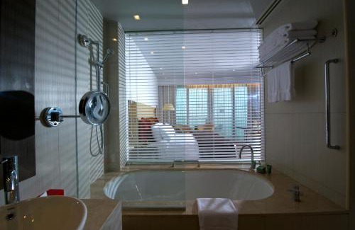 Abu Dhabi Hotel | Crowne Plaza Yas Island by IHG