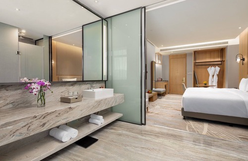 Putuo Hotel | Crowne Plaza Zhoushan Seaview by IHG