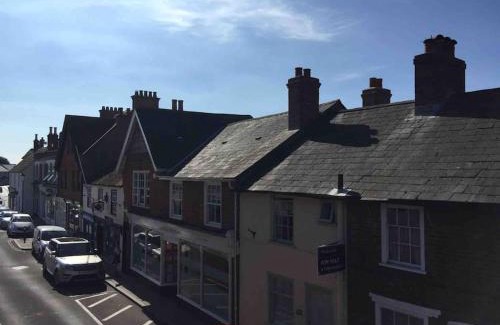 New Forest District Apartment | Crow’s Nest, Central New Forest coastal village beach apartment