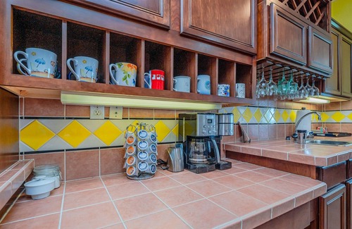 Harbor Oaks House | Crows Nest Complex - Aransas Bay Waterfront with Private Pier & Beach