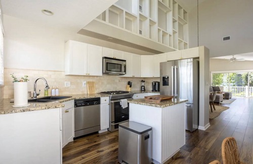 Palm Harbor Villa | CRYSTAL BEACH HOME | PRIVATE POOL | WALK TO BEACH