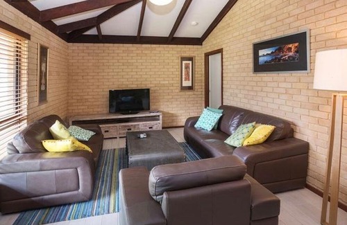 Quindalup House | Crystal Shores