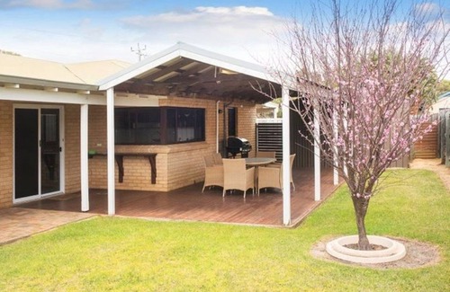Quindalup House | Crystal Shores - Family Friendly, Pet Friendly - Wifi