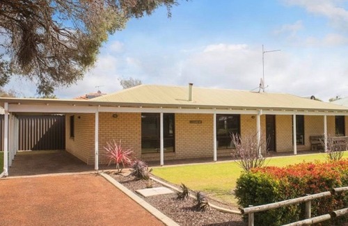 Quindalup House | Crystal Shores - Family Friendly, Pet Friendly - Wifi