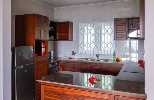 Mare Anglaise House | CRYSTAL SHORES Self Catering Apartments