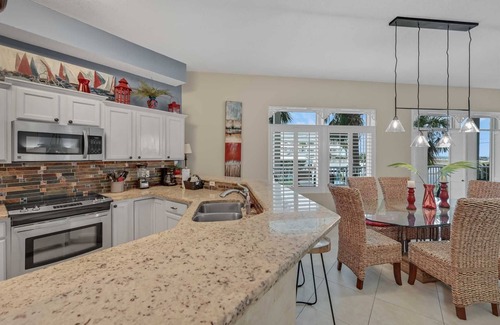 Avalon Beach Estates Condo | Crystal View 103 Ground Floor, 3/3 Beach Service
