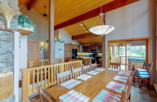 Snow Pine Estates Ski Chalet | Crystal View