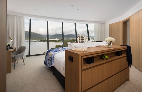 Cairns Central Business District Hotel | Crystalbrook Riley