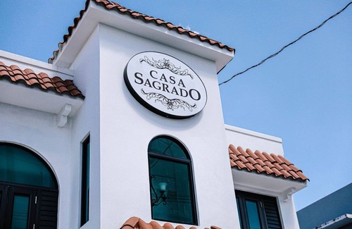 Sagrado Corazon Apartment | CS4- Impressive Colonial 1BR Apartment w/Private Parking & Open Spaces