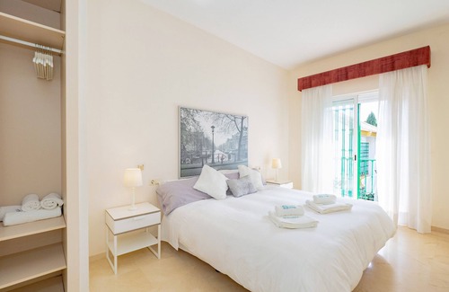 Urbanizacion Pinos Verdes Apartment | Cubo's Carib Playa Apartment in Marbella&Parking / close to beach / air conditioning / free wifi