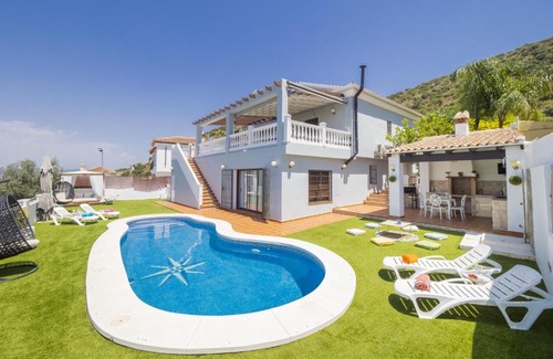 Coin Villa | Cubo's Villa Gabriela Family