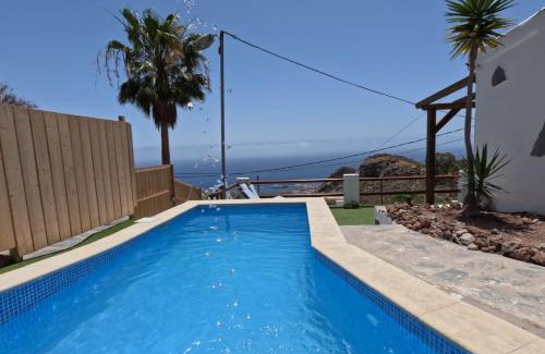 Santa Cruz de Tenerife House | Cueva rural " Old London " with Jacuzzi and swimming pool