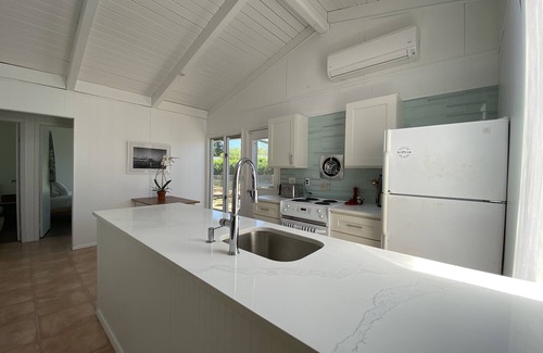 Culloden Shores House | Culloden Cottage with Private Beach