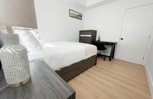 Los Angeles House | Culver Hideaway Private Room with Share Living Space D3