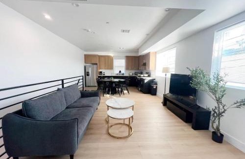 Los Angeles House | Culver Hideaway Private Room with Share Living Space D3