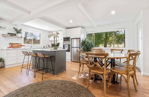 Springside House | 'Currawong' - Gorgeous Country Cottage