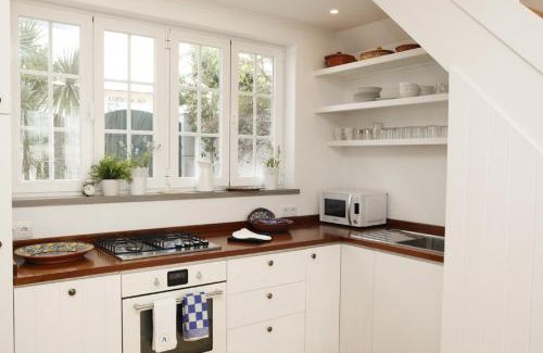Estoril Apartment | Cushy Apartment with garden in Estoril