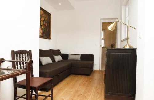 Estoril Apartment | Cushy Apartment with garden in Estoril