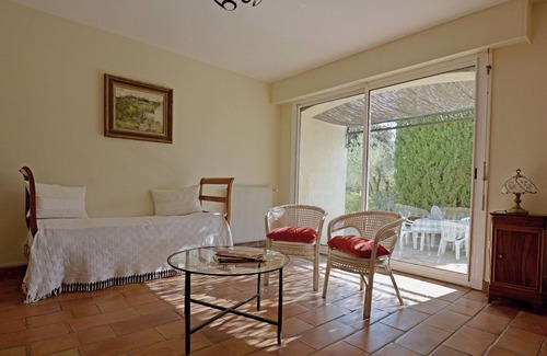 Vergeze Villa | Cushy Villa in Vergèze with Fenced Garden, Terrace, Barbecue