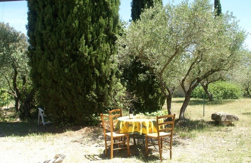 Vergeze Villa | Cushy Villa in Vergèze with Fenced Garden, Terrace, Barbecue
