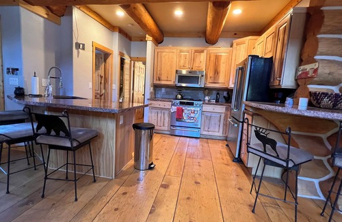 Mammoth Lakes Cabin | Custom 3-Bedroom Log Cabin w/Large Loft in Mammoth Lakes