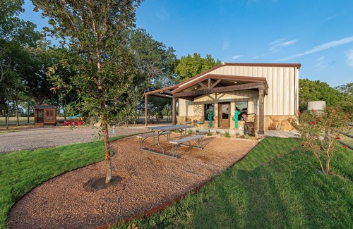 Caldwell House | Custom Barndominium Perfect For Romantic Getaways, Lake or Family Vacations