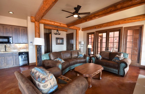 Page House | CUSTOM BUILT STUNNING Home Towering above the Colorado River/Lake Pow