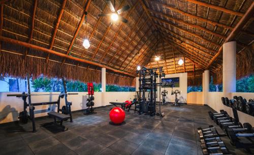 Puerto Morelos Apartment | Custom decor-2 pools-CASA YELLOWSTONE Hidden Jungle Gem