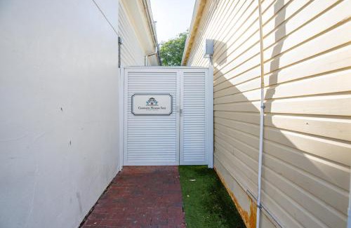 Historic Seaport Apartment | Custom House Inn All