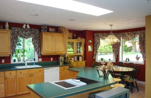 Metchosin House | Custom rural home. Pet friendly. Home office with remote working possibility.