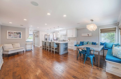 Tree Section House | Custom tree section Manhattan beach home, built for luxury and entertaining