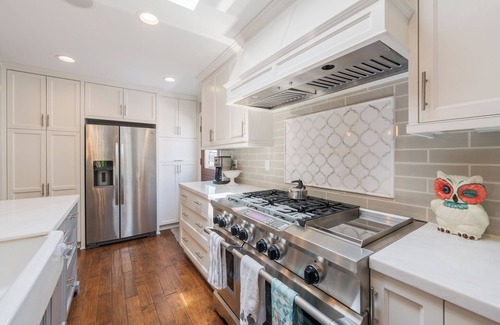 Tree Section House | Custom tree section Manhattan beach home, built for luxury and entertaining