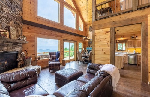 Bryson City Cabin | Customer Appreciation Year! See Discount information in Ad