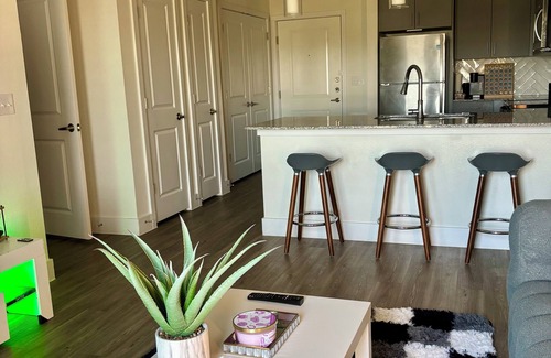 Wetmore Apartment | Cute 1 bedroom apartment in welcoming San Antonio w/AC, fitness room, and pool