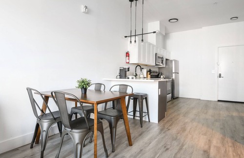 Elizabeth Apartment | Cute 1BR Next to Airport 4223